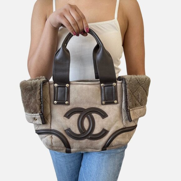 CHANEL Vintage CC Big Logo Tote Bag Boa Black Gold Suede Rank AB [102539] - Picture 2 of 13